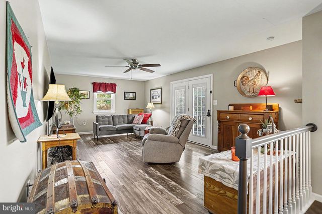 228 CLIFF LN, Elizabethtown, PA 17022