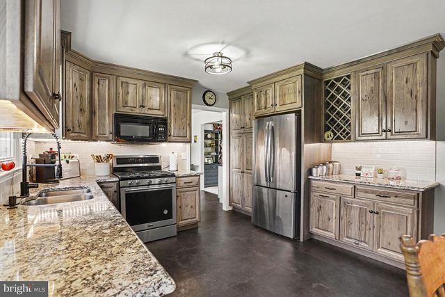 228 CLIFF LN, Elizabethtown, PA 17022