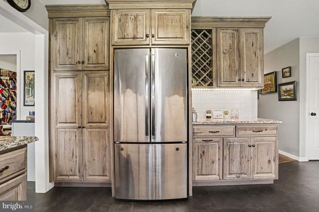 228 CLIFF LN, Elizabethtown, PA 17022