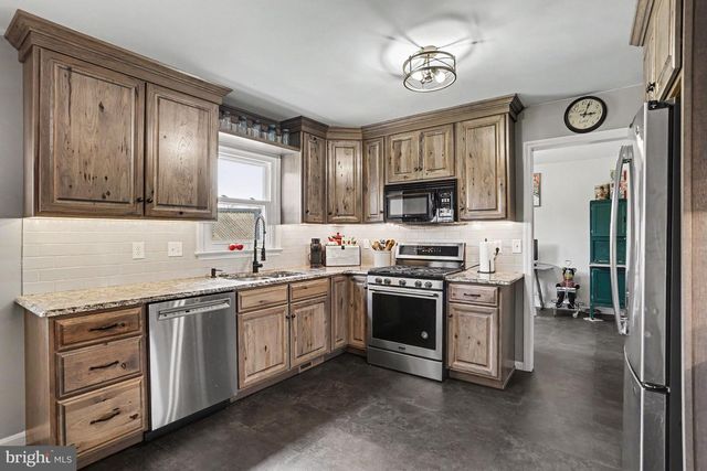 228 CLIFF LN, Elizabethtown, PA 17022
