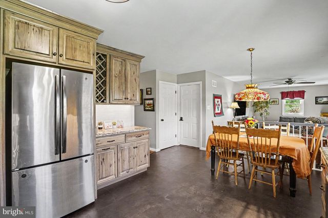 228 CLIFF LN, Elizabethtown, PA 17022