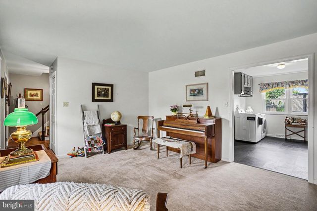 228 CLIFF LN, Elizabethtown, PA 17022
