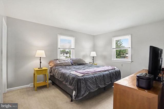 228 CLIFF LN, Elizabethtown, PA 17022