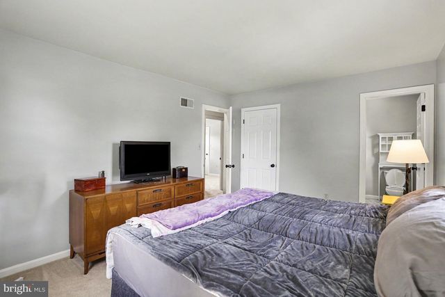 228 CLIFF LN, Elizabethtown, PA 17022