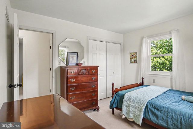 228 CLIFF LN, Elizabethtown, PA 17022