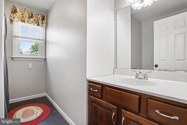 228 CLIFF LN, Elizabethtown, PA 17022