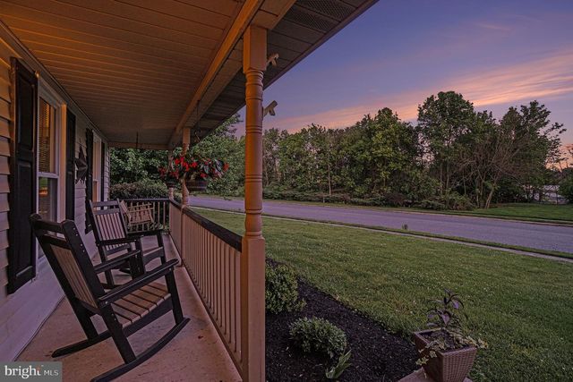 228 CLIFF LN, Elizabethtown, PA 17022