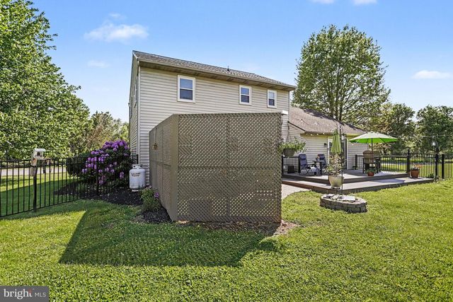 228 CLIFF LN, Elizabethtown, PA 17022
