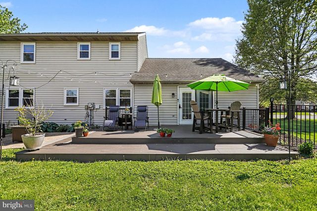 228 CLIFF LN, Elizabethtown, PA 17022