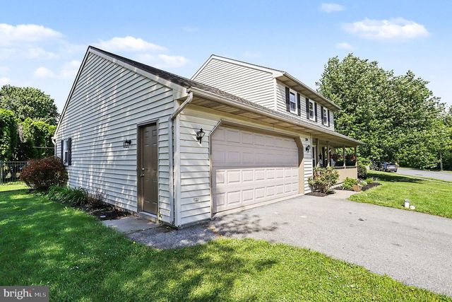 228 CLIFF LN, Elizabethtown, PA 17022