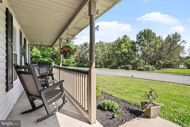228 CLIFF LN, Elizabethtown, PA 17022