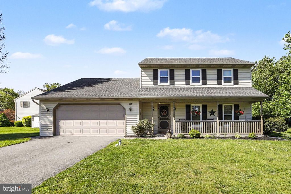 228 CLIFF LN, Elizabethtown, PA 17022