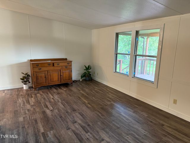 3534 Hwy 11w, Surgoinsville, TN 37873