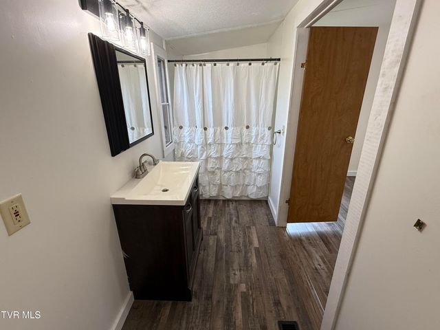 3534 Hwy 11w, Surgoinsville, TN 37873