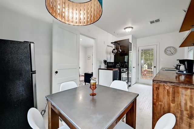 2943 Higgins ST, Austin, TX 78722