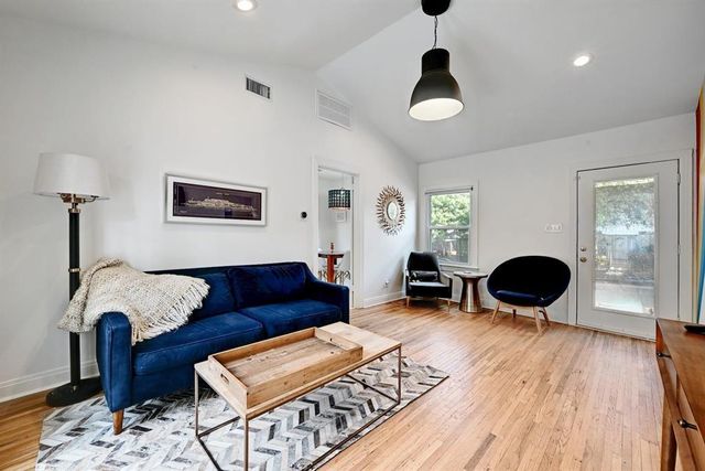 2943 Higgins ST, Austin, TX 78722