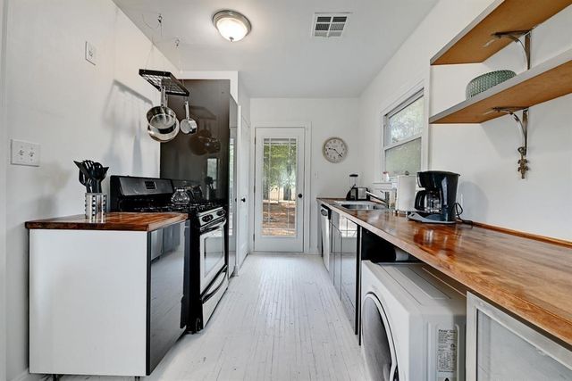 2943 Higgins ST, Austin, TX 78722