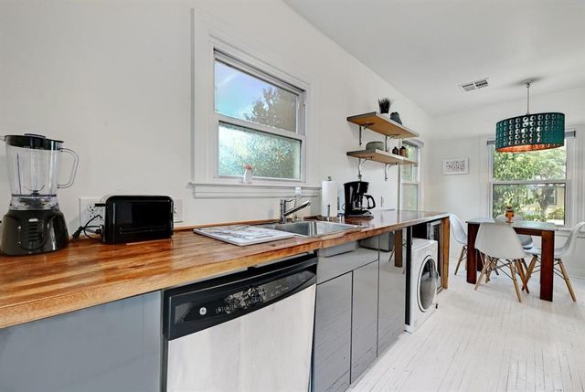 2943 Higgins ST, Austin, TX 78722