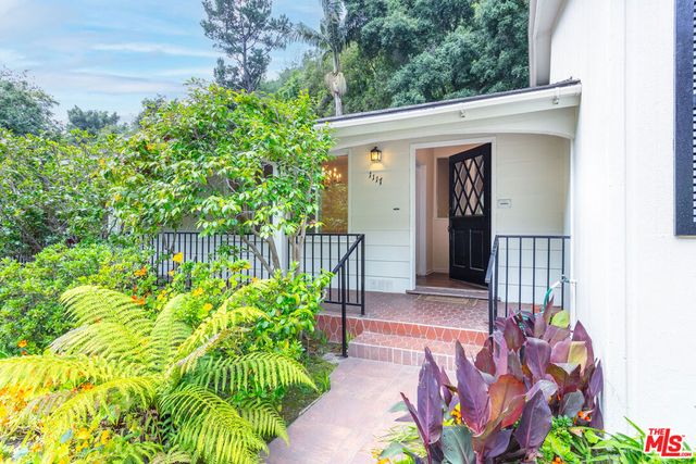 1117 Roscomare Road, Los Angeles, CA 90077