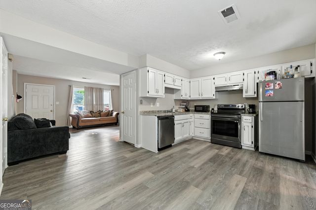 398 Patrick Henry Court, Riverdale, GA 30274