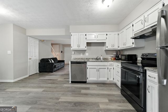 398 Patrick Henry Court, Riverdale, GA 30274