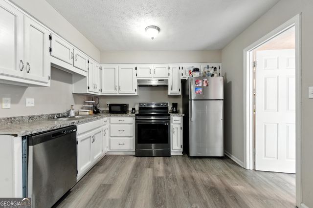 398 Patrick Henry Court, Riverdale, GA 30274