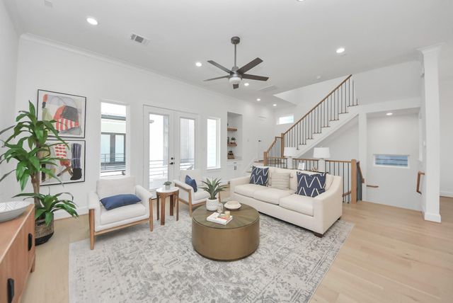 923 Fisher Street E, Houston, TX 77018