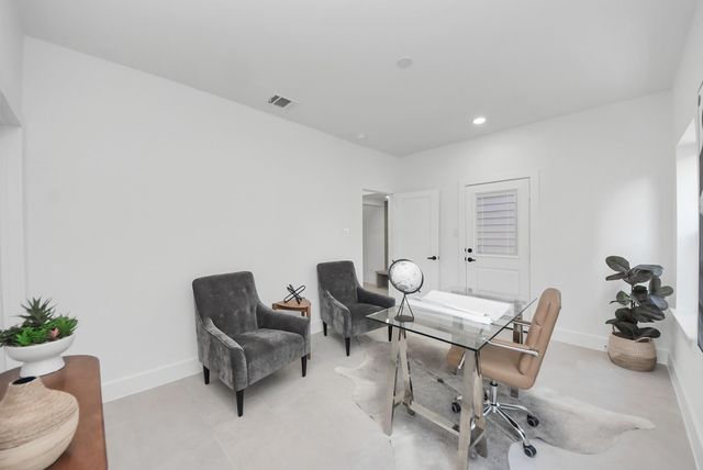 923 Fisher Street E, Houston, TX 77018