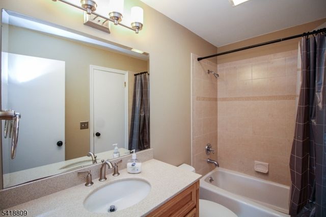 7 Duck Hawk Ct, Allamuchy Twp., NJ 07840