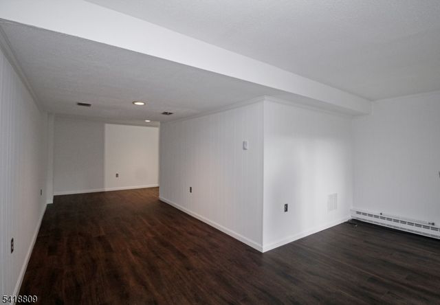 7 Duck Hawk Ct, Allamuchy Twp., NJ 07840