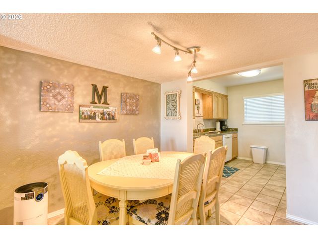 1900 Nw CARDEN Ave 2, Pendleton, OR 97801