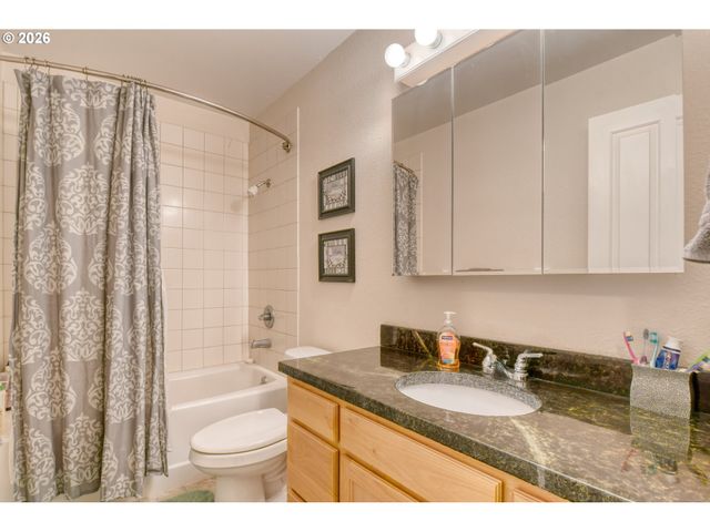 1900 Nw CARDEN Ave 2, Pendleton, OR 97801