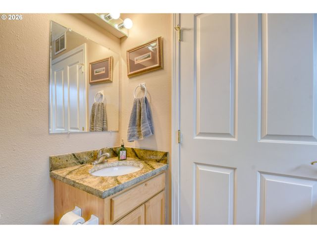 1900 Nw CARDEN Ave 2, Pendleton, OR 97801