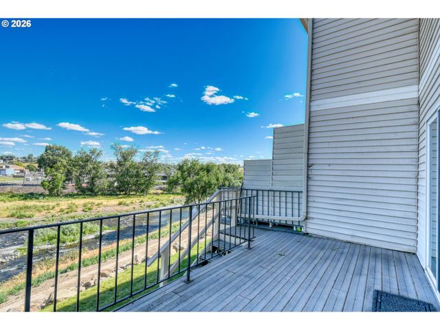 1900 Nw CARDEN Ave 2, Pendleton, OR 97801