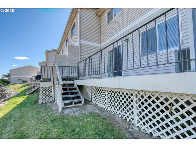 1900 Nw CARDEN Ave 2, Pendleton, OR 97801