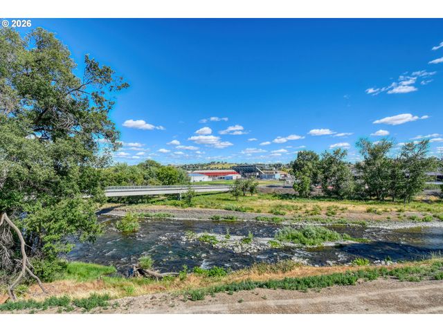 1900 Nw CARDEN Ave 2, Pendleton, OR 97801