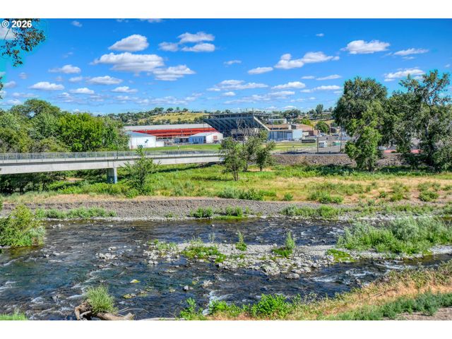 1900 Nw CARDEN Ave 2, Pendleton, OR 97801