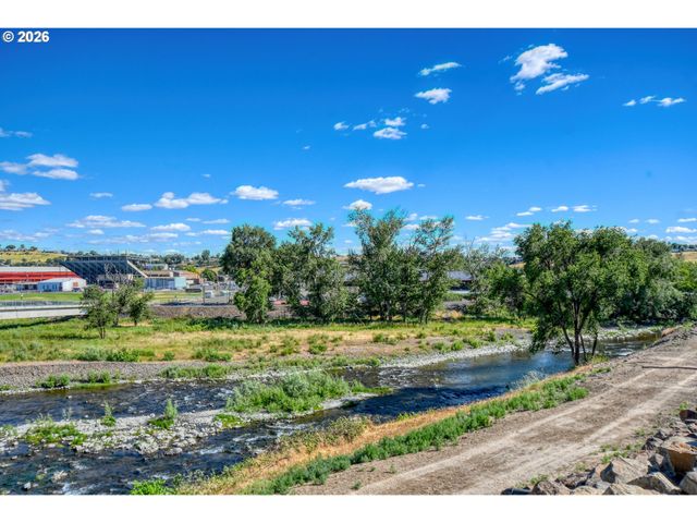1900 Nw CARDEN Ave 2, Pendleton, OR 97801