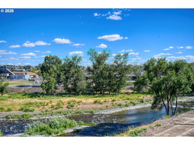 1900 Nw CARDEN Ave 2, Pendleton, OR 97801