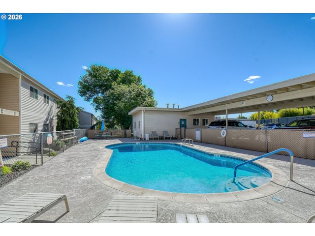 1900 Nw CARDEN Ave 2, Pendleton, OR 97801