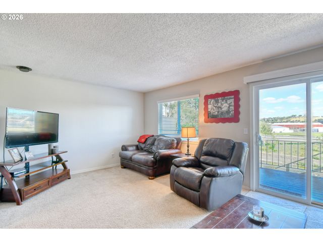 1900 Nw CARDEN Ave 2, Pendleton, OR 97801