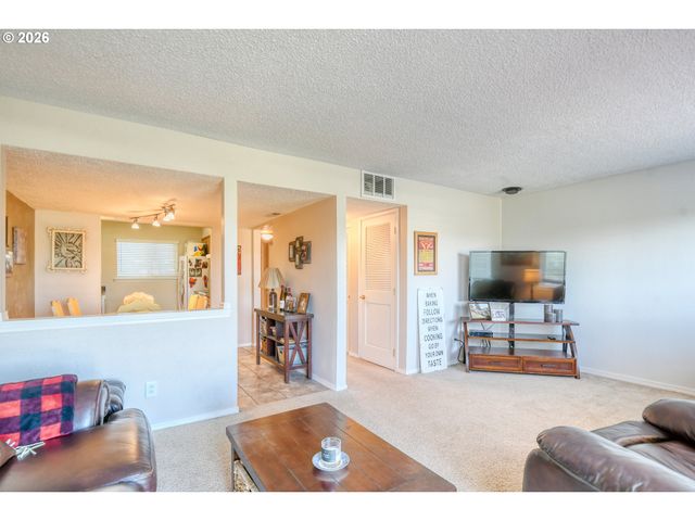 1900 Nw CARDEN Ave 2, Pendleton, OR 97801