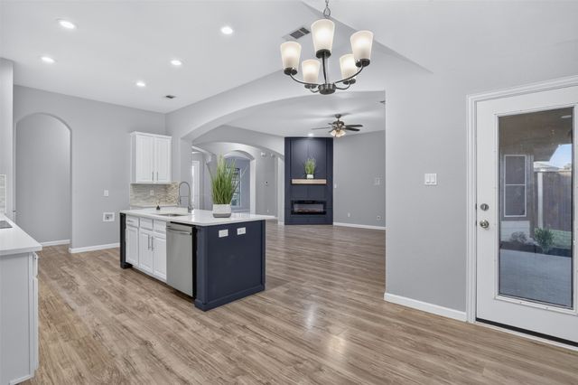 308 Hardeman Boulevard, Justin, TX 76247