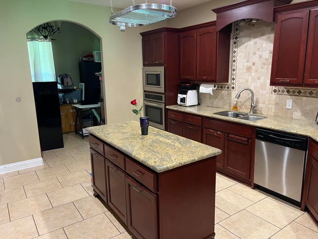 130 Carter Dr, Leesville, LA 71446