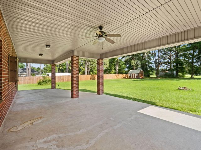 130 Carter Dr, Leesville, LA 71446