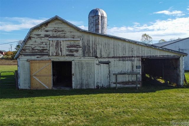9710 E Newburg Road, Durand, MI 48429