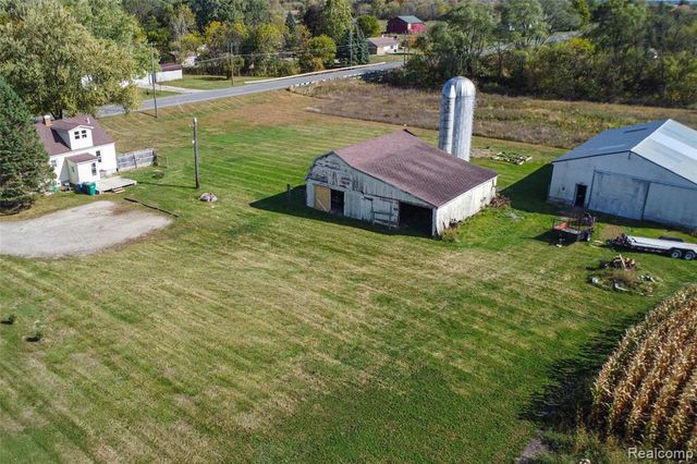 9710 E Newburg Road, Durand, MI 48429