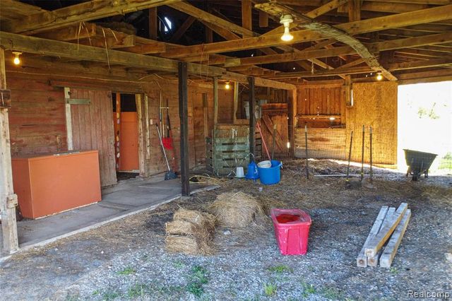 9710 E Newburg Road, Durand, MI 48429