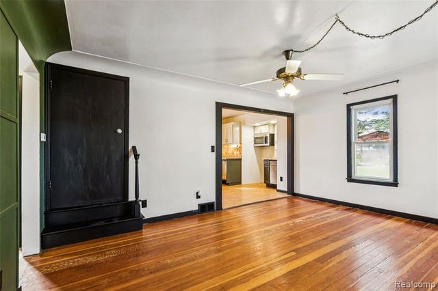 9710 E Newburg Road, Durand, MI 48429