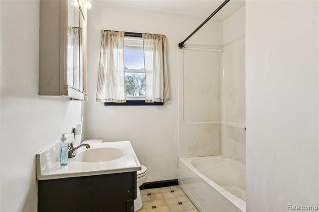 9710 E Newburg Road, Durand, MI 48429